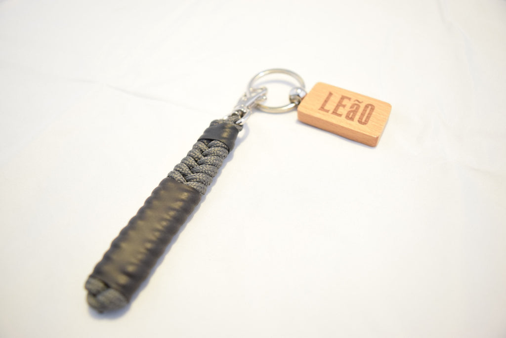 LEaO OPTiCS Grey Ranked Paracord Key Fob with Bamboo LEaO Engraved Key Chain with Ring